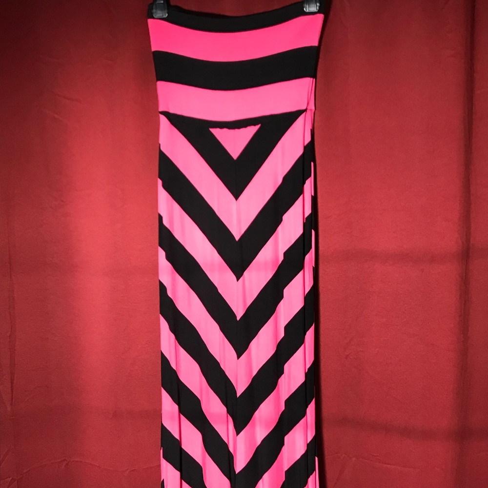Guess Maxi Dress. Pink and Black.